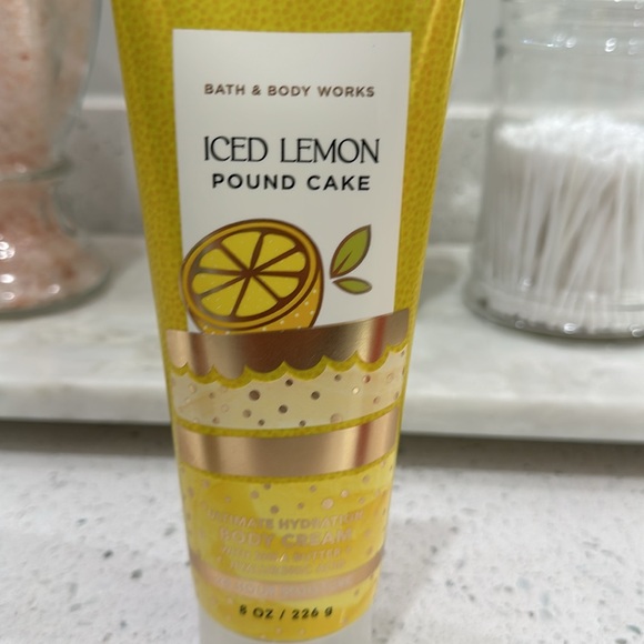 Bath and Body Works ultimate hydration body cream! Bundle of 3. - Picture 4 of 5